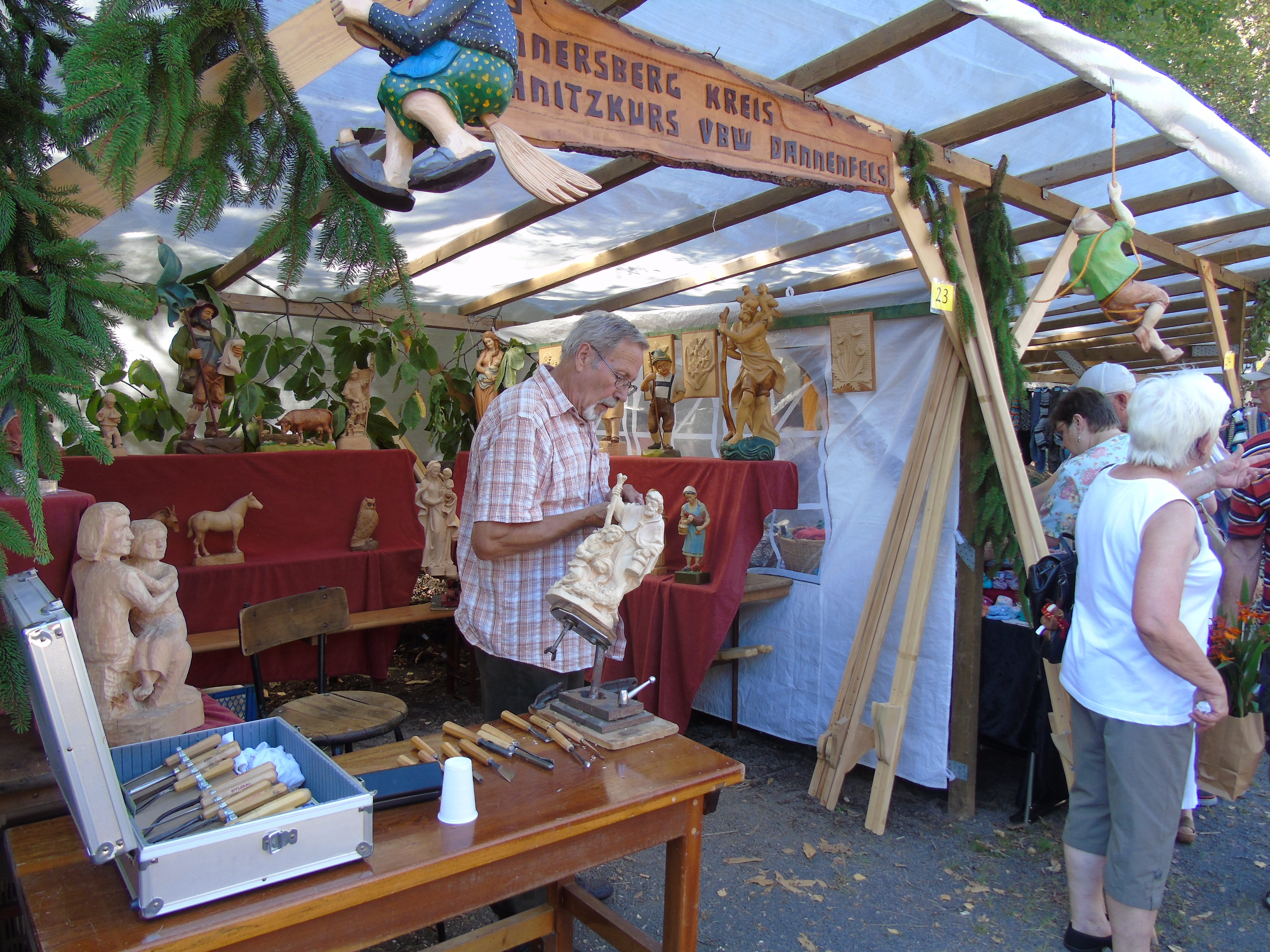 Dorfmarkt 3
