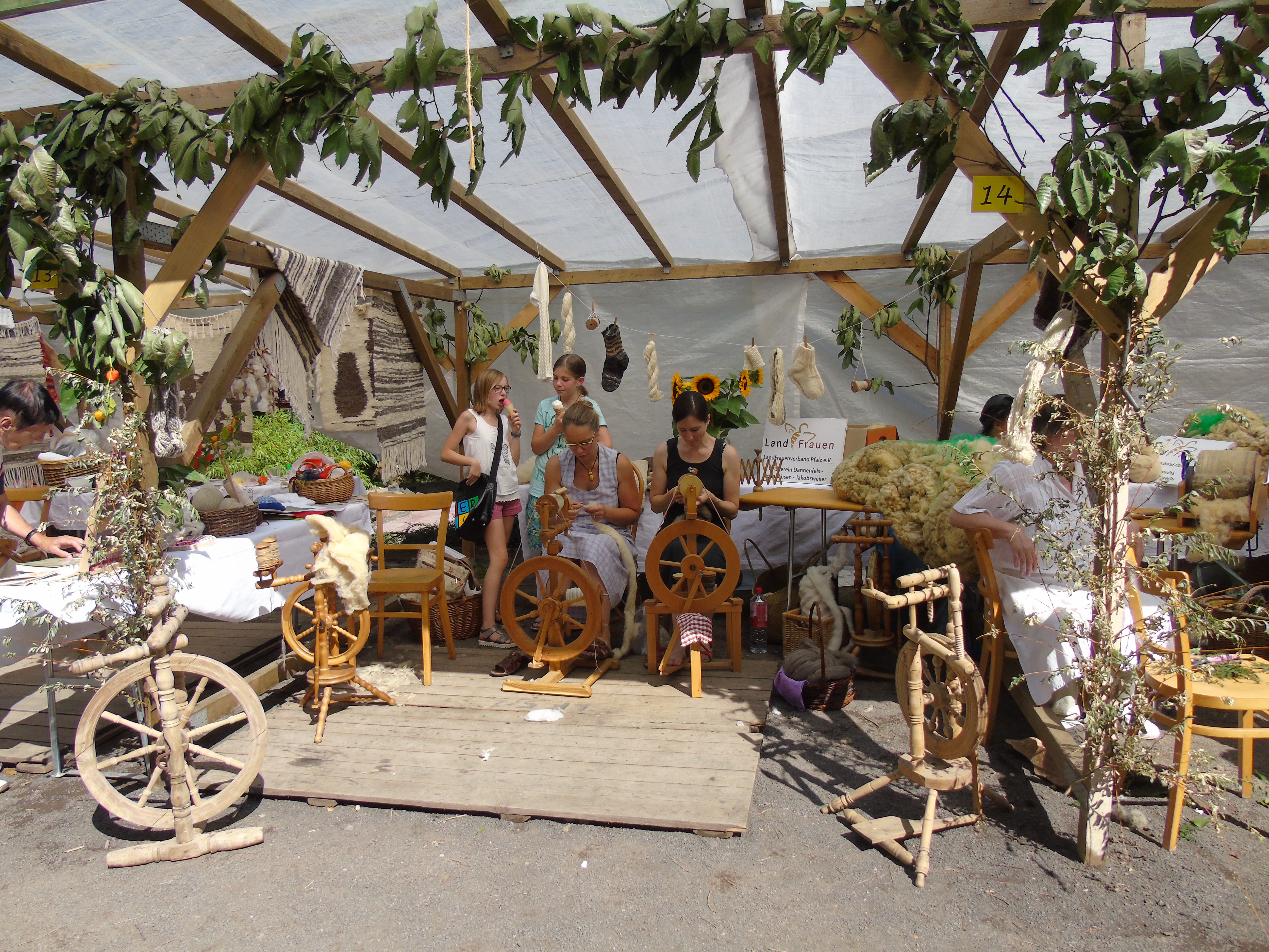 Dorfmarkt 2
